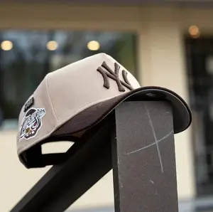 New Era NY Yankees Adjustable Baseball Cap – MLB Snapback Hat with Embroidered New York Logo, Flat Brim Streetwear Fashion for Men Women