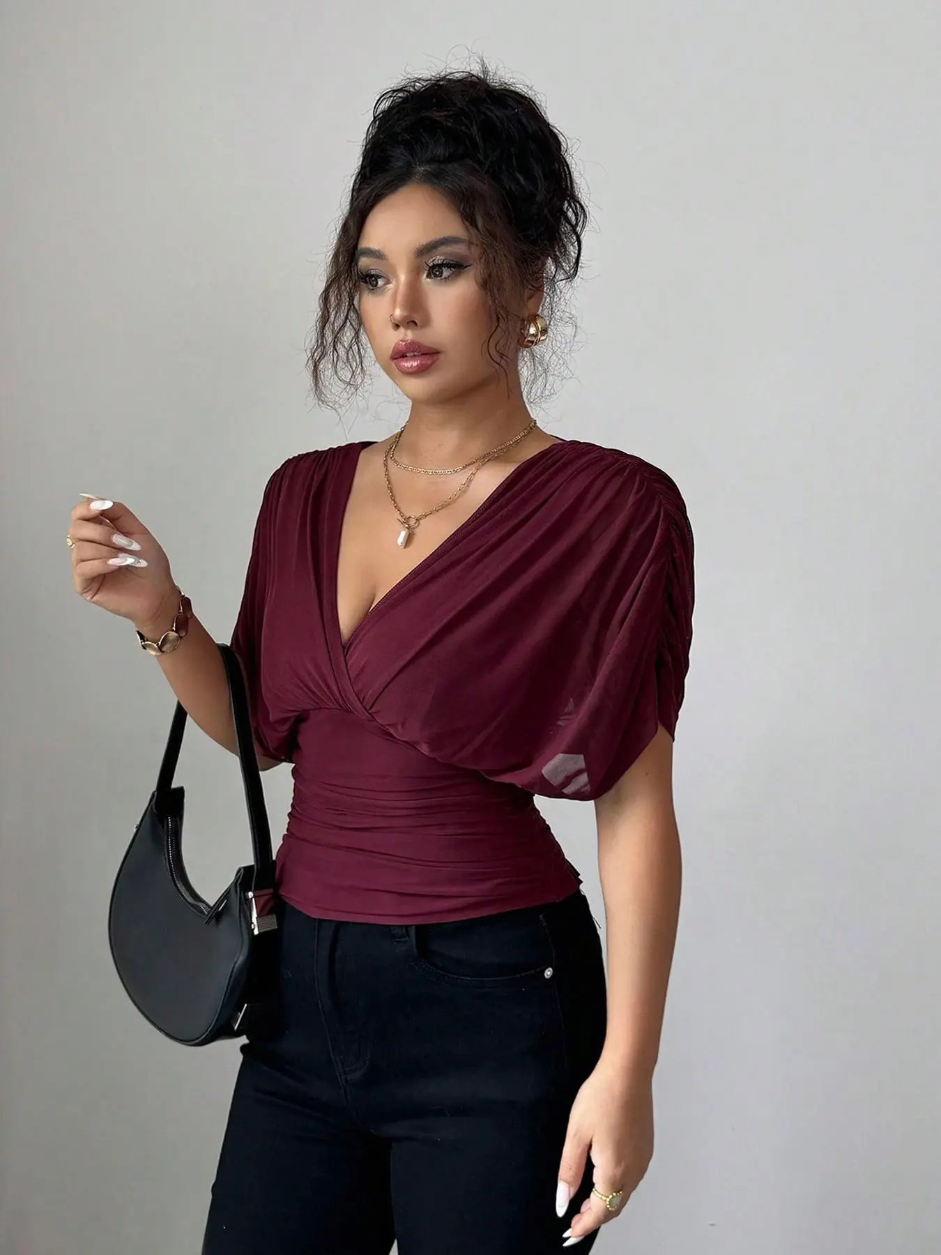 A women's solid color fashionable elegant hot girl style deep V-neck ruffled shoulder Batwing Sleeves waist-cinching top, suitable for summer, daily commuting, casual wear, and vacation, Burgundy Womenswear Blouse
