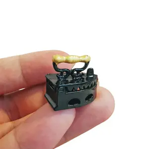1pc Mini Simulated Classic Vintage Iron Model | Metal Material | Dollhouse Decor & Miniature House Accessory | DIY Tiny Laundry Room/Wardrobe Scene Decor | Decorative Micro Ornament