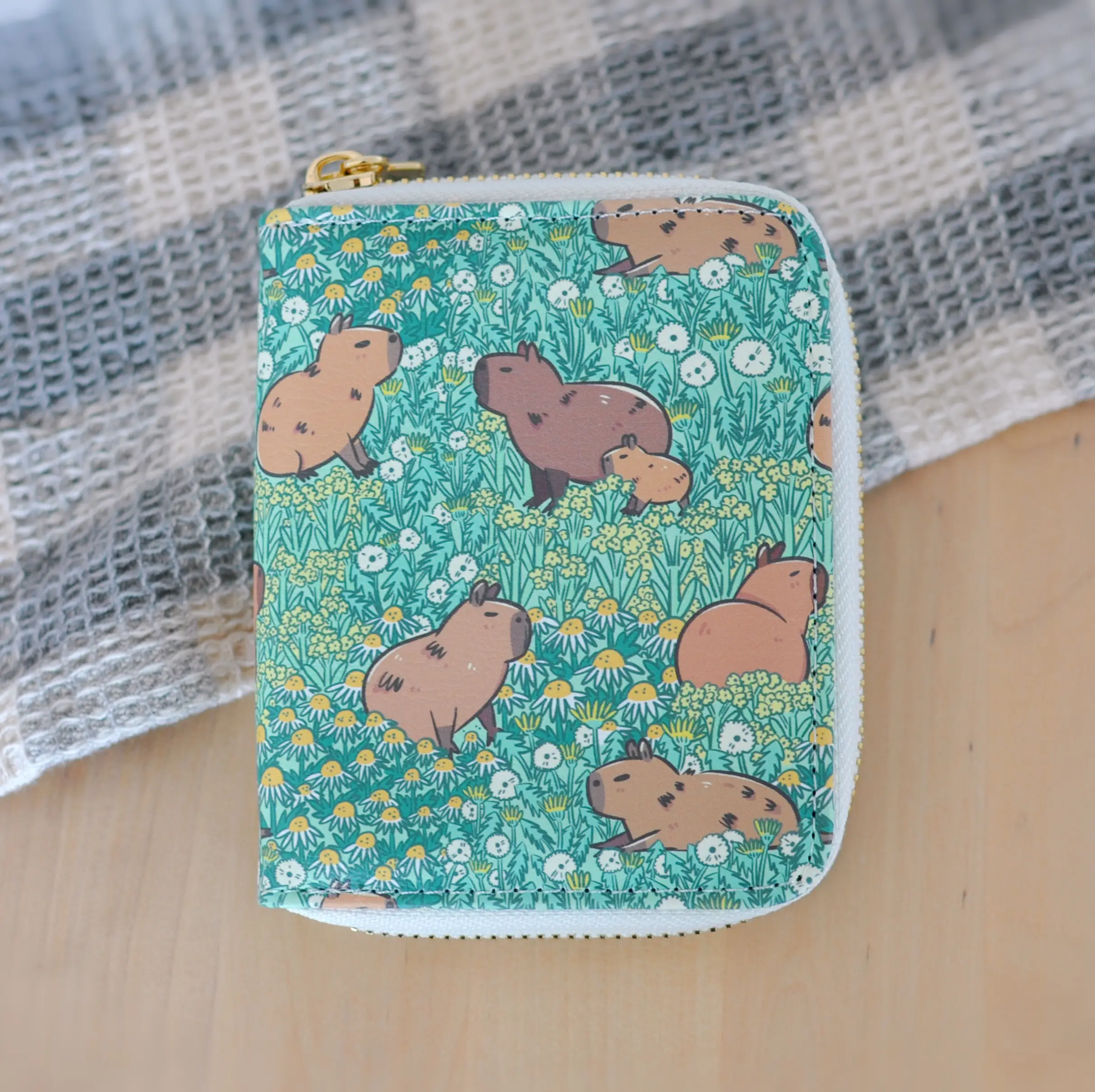 Noristudio Small Zipper Wallet with Capybara Meadow Pattern in Green