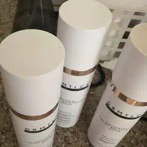 Product Review of DRMTLGY Physical Tinted Moisturizer SPF44 2 fl oz Water-Resistant Sunscreen from w**t