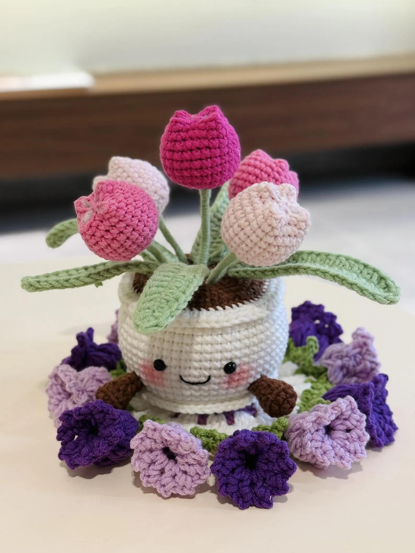 Cute Pink Tulip Crochet Flower Pot, Handmade Amigurumi Tulip Plant, Crochet Home Decor, Mother’s Day Gift, Desk Plant, Flower Arrangement