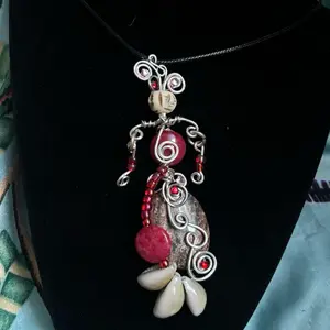 Ruby Jade Bone Bead Leopard Jasper Cowrie Shell Handcrafted Figurine pendant Necklace
