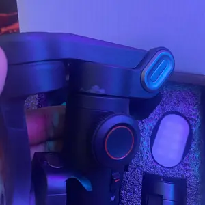 Product Review of Handheld 3 Axis Anti-shake Shooting Stand (1 Count), Rotating Automatic Face Tracking Tripod Stabilizer for Live Video, Phone Accessories, Content Creator Tools from J**🎥