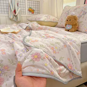 1pc Mica Cool Silk Summer Quilt, Lightweight Breathable Bedspread, Breathable Lightweight Bedding, Soft Skin-Friendly, Luxury Sleepwear for Hot Weather
