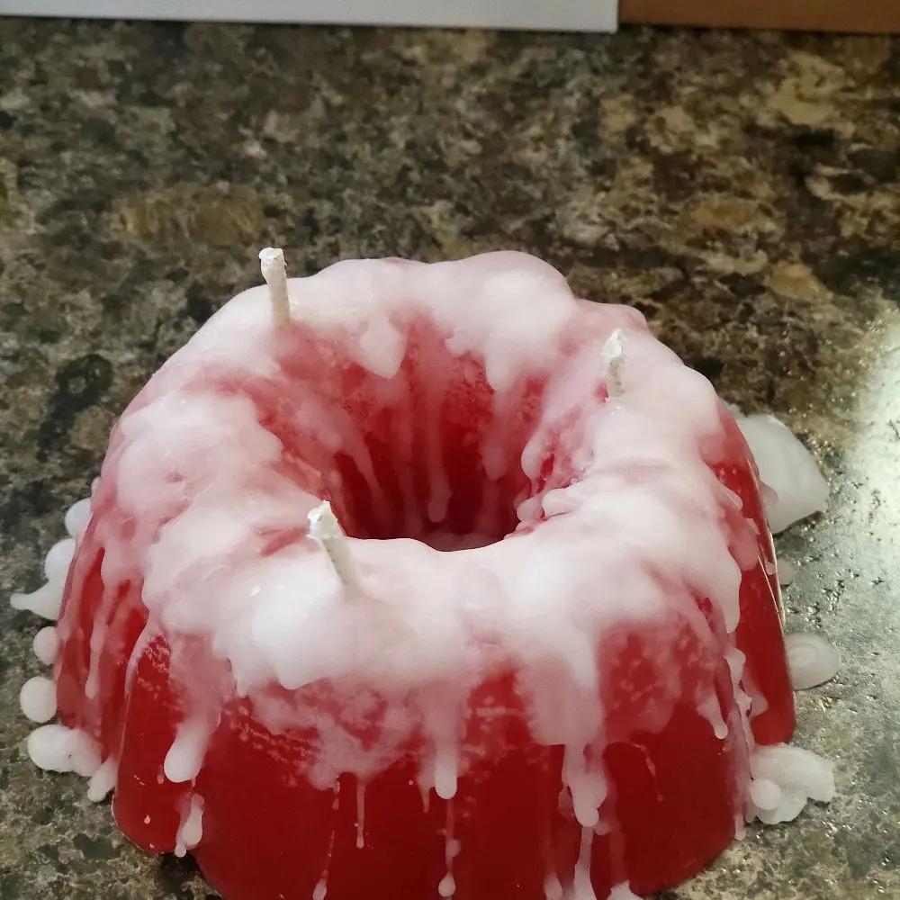 Red Velvet 3-wick Mini Bundt Cake Candle with Chocolate Accents for Unique Aroma