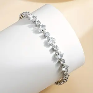 Unisex fashion polygonal bracelet; elegant, refined white bracelet; unisex design; copper alloy, low-allergen and oxidation-resistant; inlaid high-shine purple and white synthetic zirconia; premium jewelry piece suitable for everyday wear in spring and su