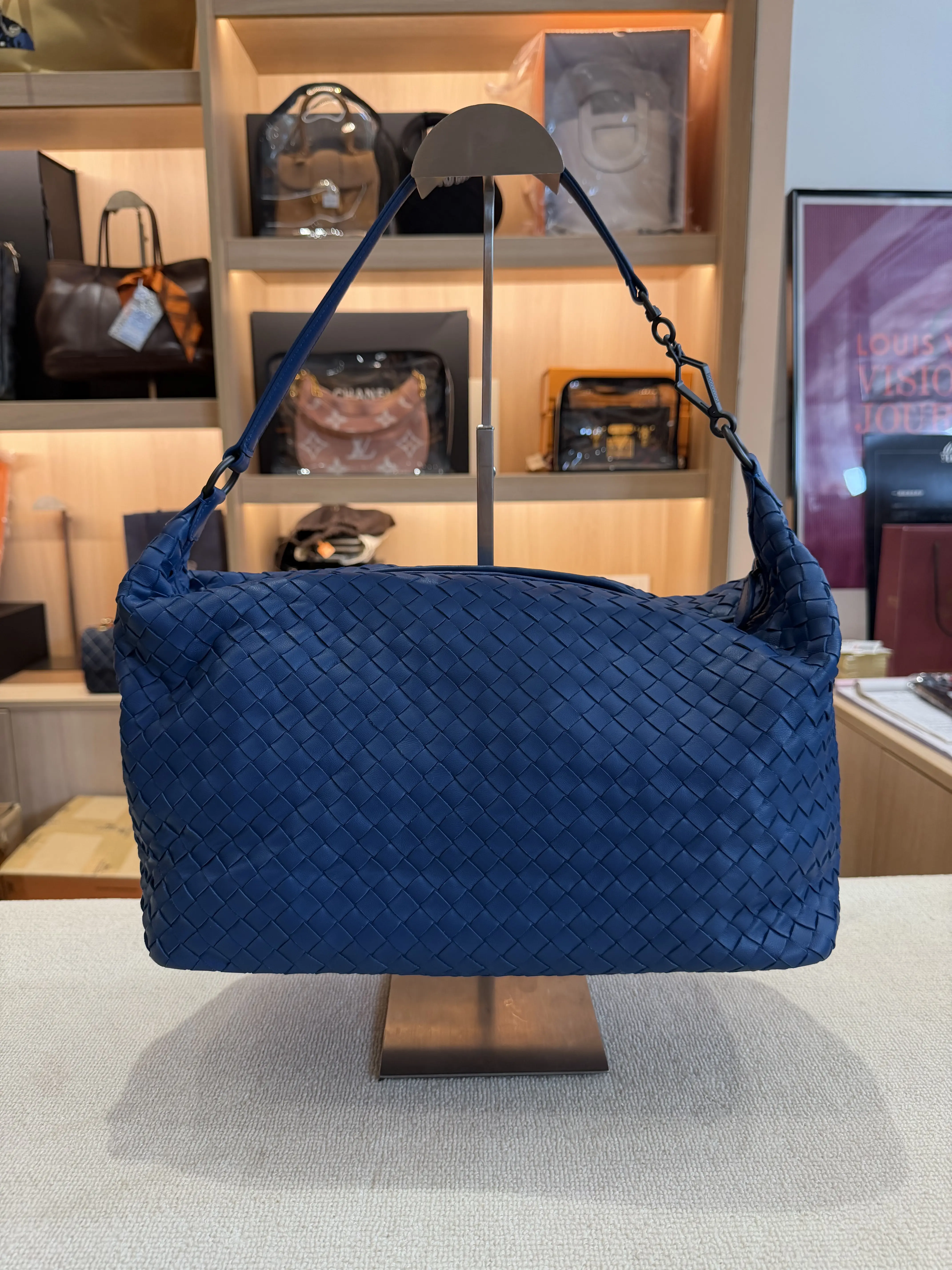 Pre-owned BOTTEGA VENETA Large Navy Blue Intrecciato Leather Hobo Bag