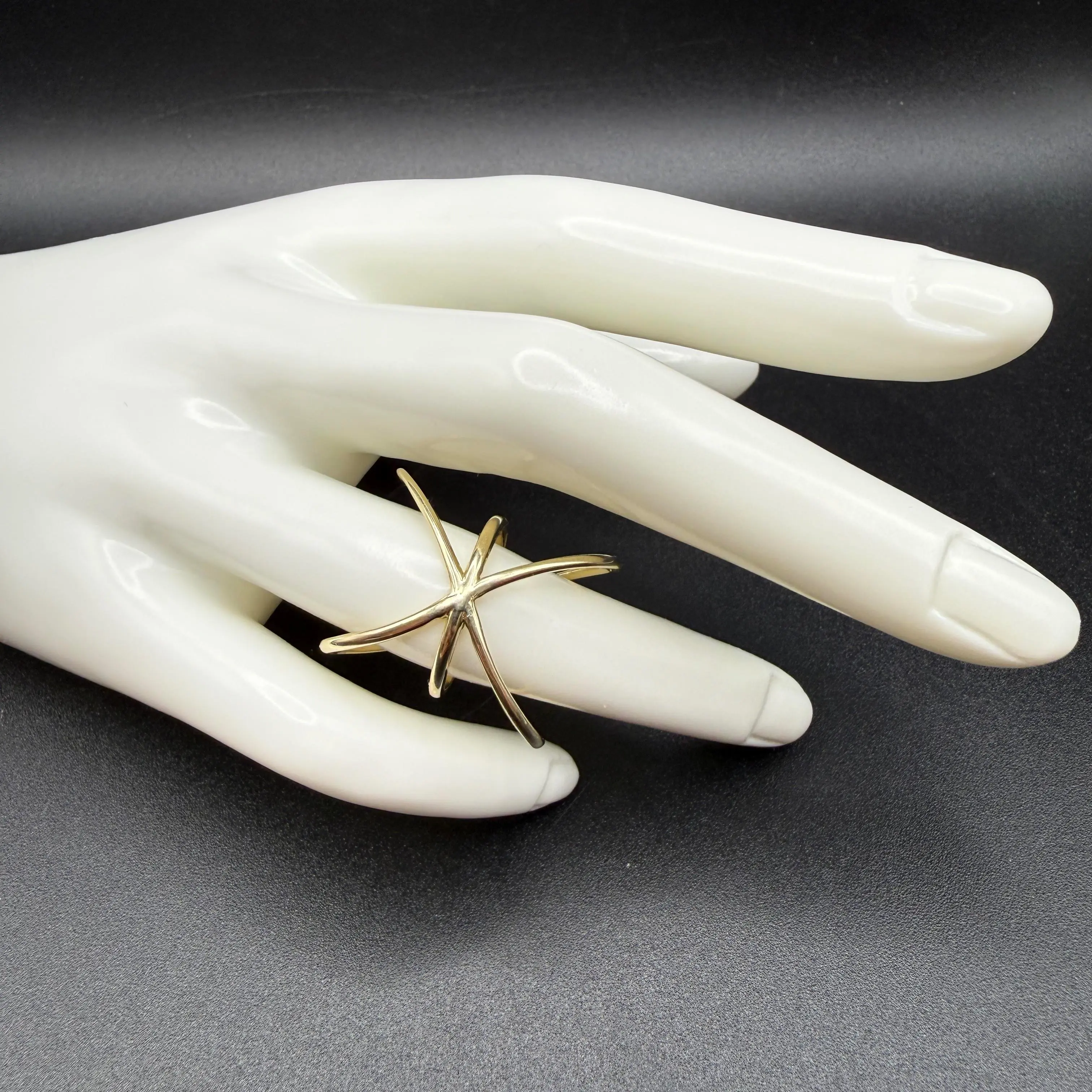 10k Gold Ring - Size 61/2, Elegant Timeless Design, Comfortable Fit, Versatile Everyday Wear, Classic Jewelry Staple