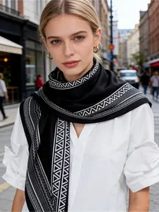 A fashion trend, Japanese and Korean style striped triangular square scarf, shawl, cool and breathable, portable sunscreen, beach towel, headscarf, suitable for beach vacation travel, go out decoration