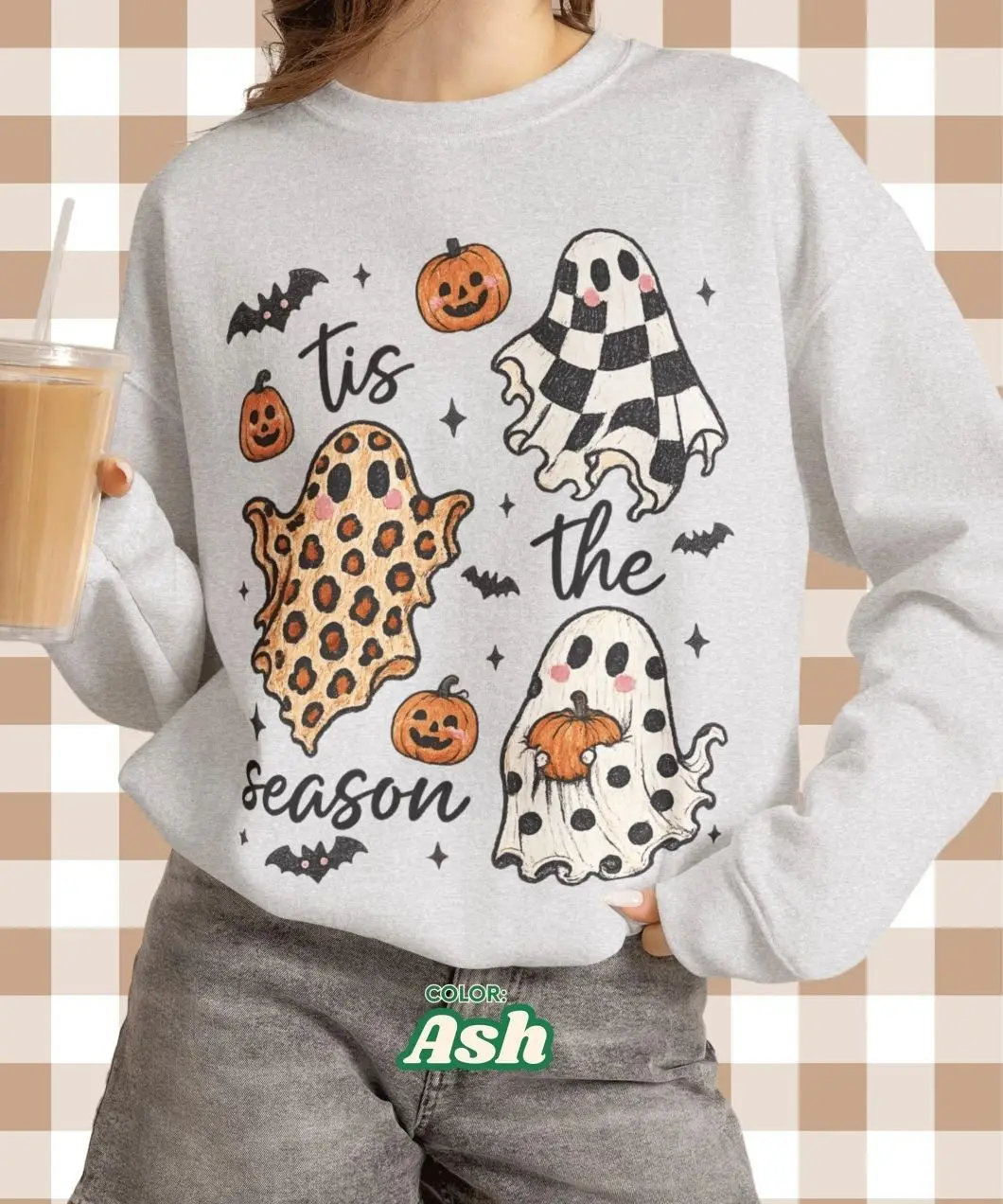 Tis The Season Ghosts Crewneck Sweatshirt, Halloween Pumpkin Spooky Leopard Checkerboard Graphic Jumper, Cute Spooky Season Outfit, Cute Ghost Fall Autumn Apparel, Trendy Spooky Vibe Sweatshirt, Fun Halloween Party Gift For Women & Men