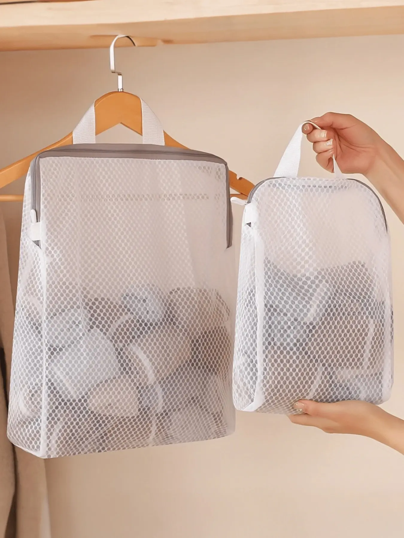 Honeycomb Mesh Zippered Laundry Bag, Laundry Organizer, Mesh Bags for Laundry, Wash Bags, Durable Plastic Hanging Clothes Protector, Delicates Socks Underwear, Organzier, Laundry Room Organiser, Laundry Room Accessories, Laundry Accessory, Home Goods
