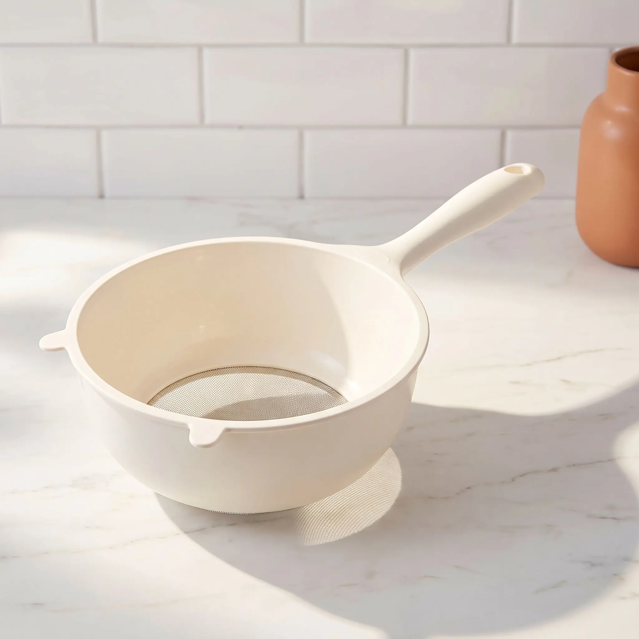 Hand-Held Fine Mesh Strainer Colander, Kitchen Sieve with Long Handle for Rinsing Grains, Fruits