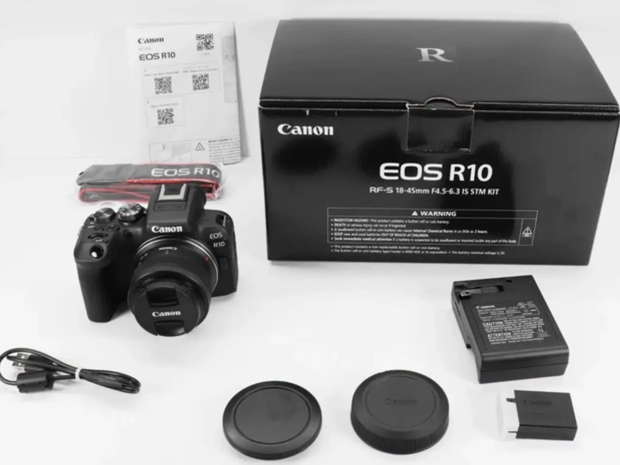 EOS R10* Mirrorless Camera With a RF-S 18-45mm F4.5-6.3 IS STM Lens