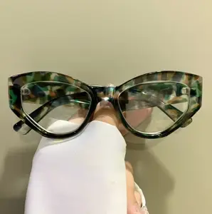 Yashira Green Tortoise Fall Frames - Classic Tortoise Design with Warm Green Tones for Autumn Wardrobe - Comfortable & Durable Eyeglasses