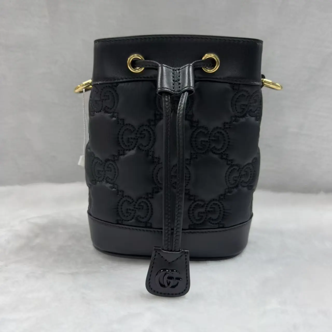 Pre-owned GUCCI GG Matelassé Nylon Bucket Bag – Black GUA808