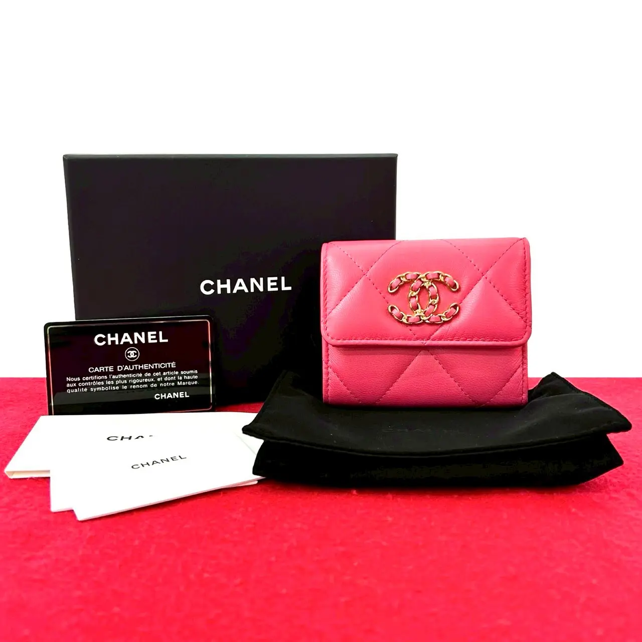 Pre-owned CHANEL Calfskin Small Leather Goods Coco Mark Leather Trifold Wallet