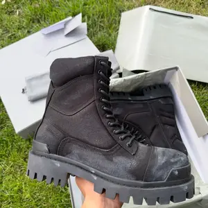 Men’s striker boots Top Quality Fashion