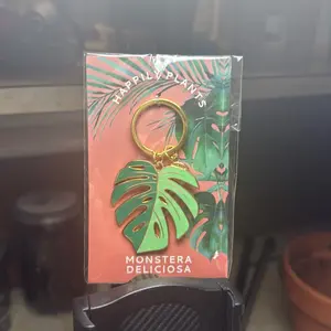 Monstera deliciosa plant lover keychain