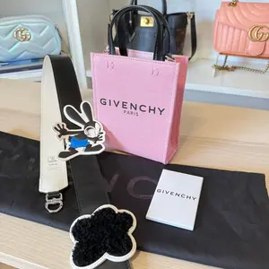 Pre-owned Givenchy Canvas Tote Bags X DISNEY Oswald Mini Vertical G Tote Pink
