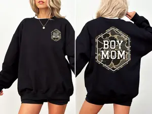Boy Mom Camo Sweatshirt, Trendy Oversized Crewneck for Moms, Cute Boy Mom Shirt, Military Camouflage Graphic Pullover, Cozy Fall Winter Outfit, Matching Mom Life Apparel, Perfect Gift for Mother’s Day
