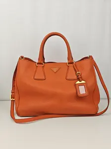 Pre-owned pebbled calfskin leather Shoulder Bags Prada Vitello Daino Convertible Tote Bag