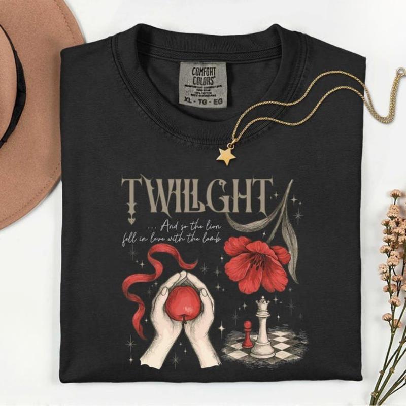 Comfort Colors Retro Twilight So The Lion Fell In Love With The Lamb Vintage T-shirt Twilight Fans Saga Comic T-shirt Vampires Wolves Romance Tshirt