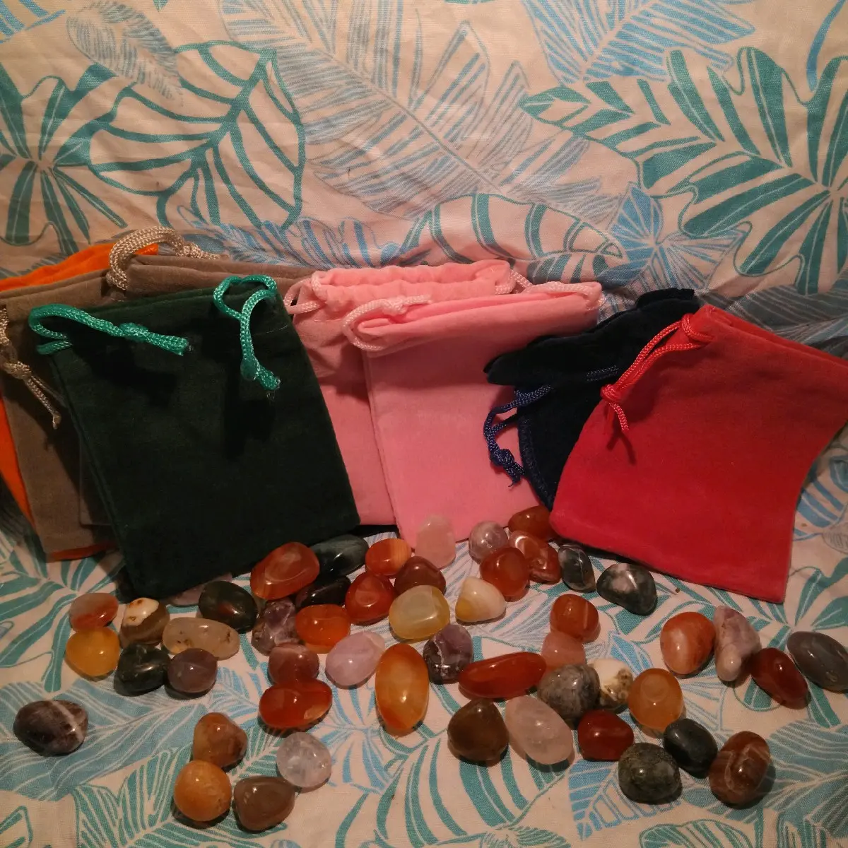 Velvet bag with 5 crystals - TikTok Shop