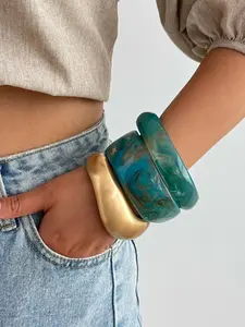 Thick Resin Cuff Bracelet for Women, Metal Layered Cuff, Patchwork Design, All Seasons Accessory, Random Resin Color, Trendy Jewelry