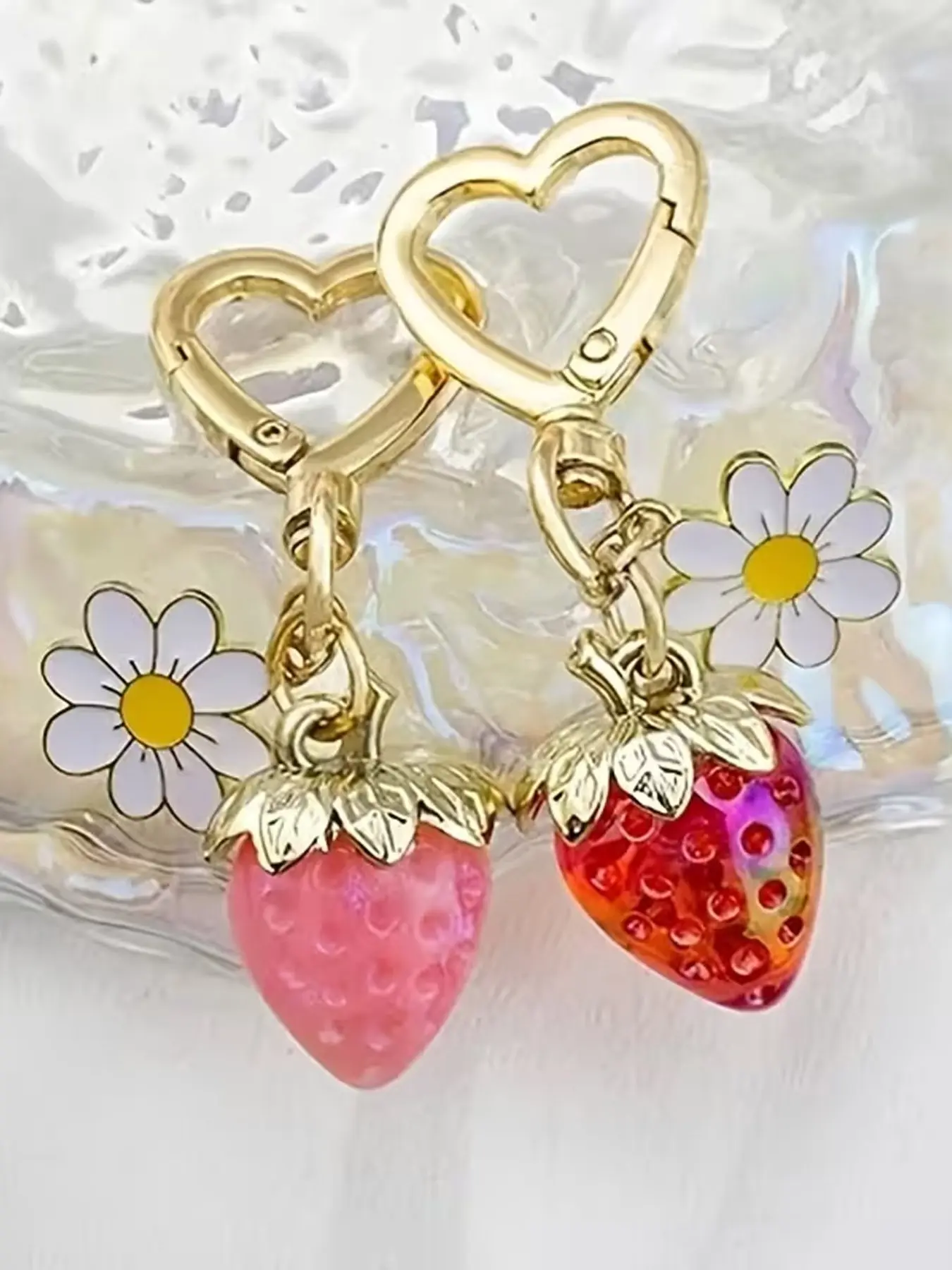 Cute Simulation Strawberry Keychain, Cute Keychain Accessory, Keychain Kawaii, Aesthetic Keychain, Keychains Cute, Keychain jewelry, Mini Delicate Flowers, Strawberry Pendant, Suitable For Bags, Backpacks And Women's Handbags, Cute Accessories - Bag Charm