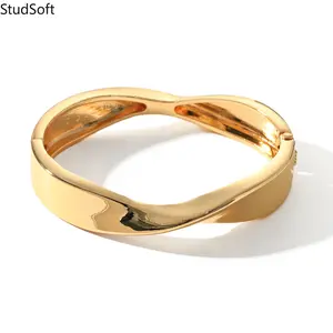 2026 New Minimalist Twisted Pattern Bangle, Stylish and Versatile Women's Bangle