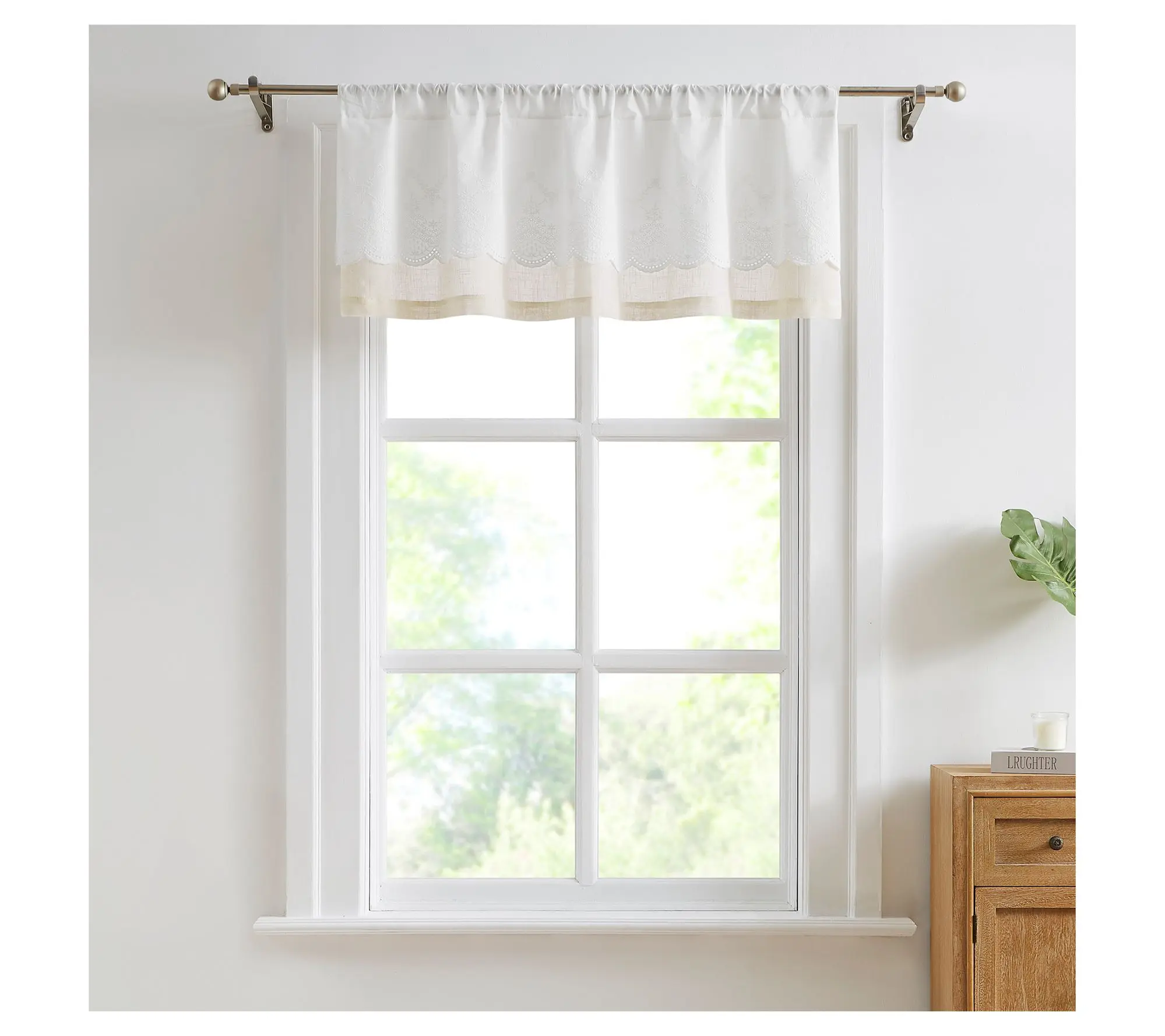 Lush Decor Brig itte Embroidery Eyelet Scallop ed Valance 52x1
