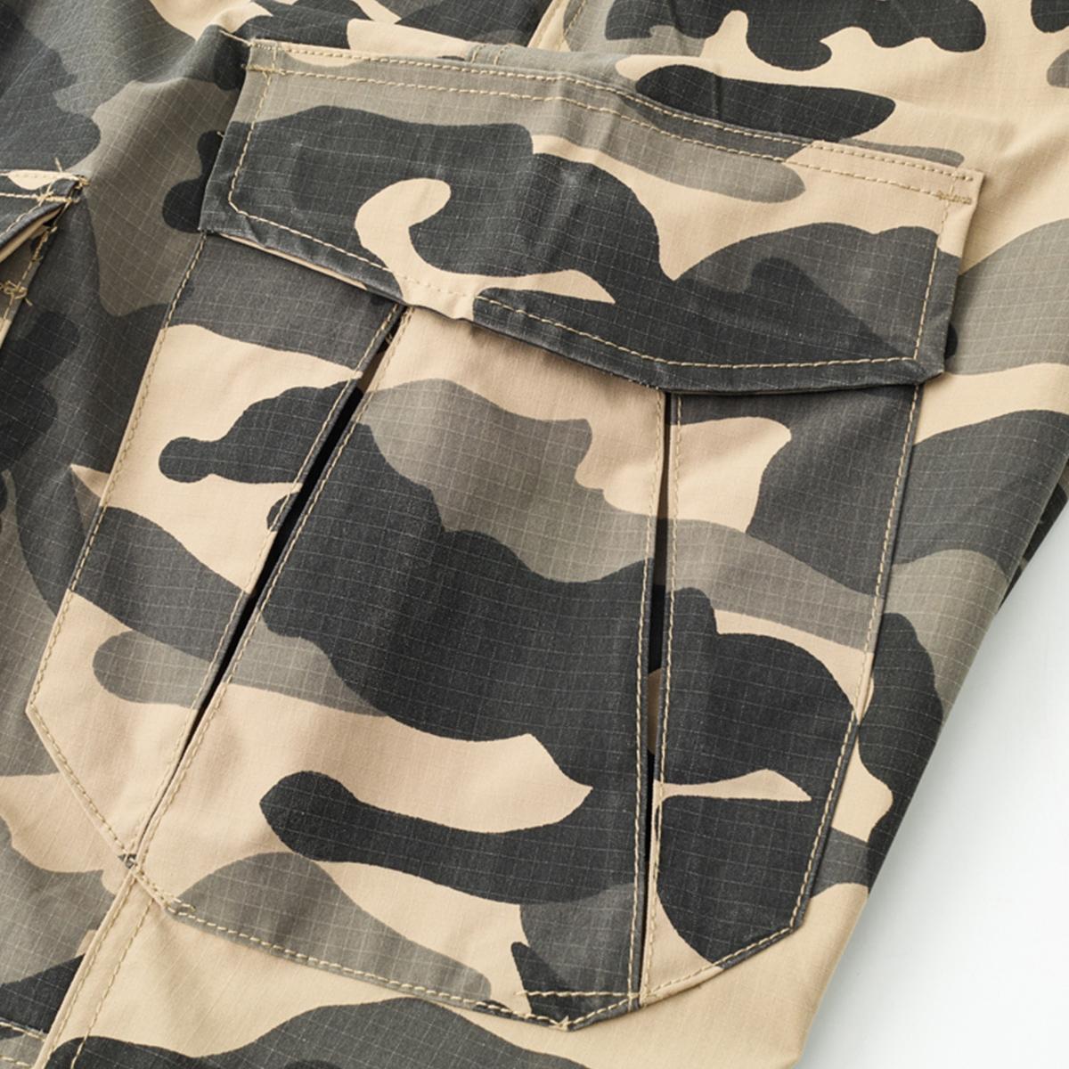 Heavyweight camouflage work pants that are durable and highly functional, featuring a camouflage pattern for work environments and spring use.