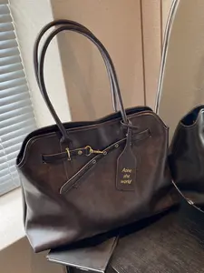 Simple  exquisite luxury tote bag, pu tote satchel, niche  metal buckle design texture daily commuter tote bag, versatile fashion exquisite tote bag, simple personality suitable for office workers, shopping dates and so on.