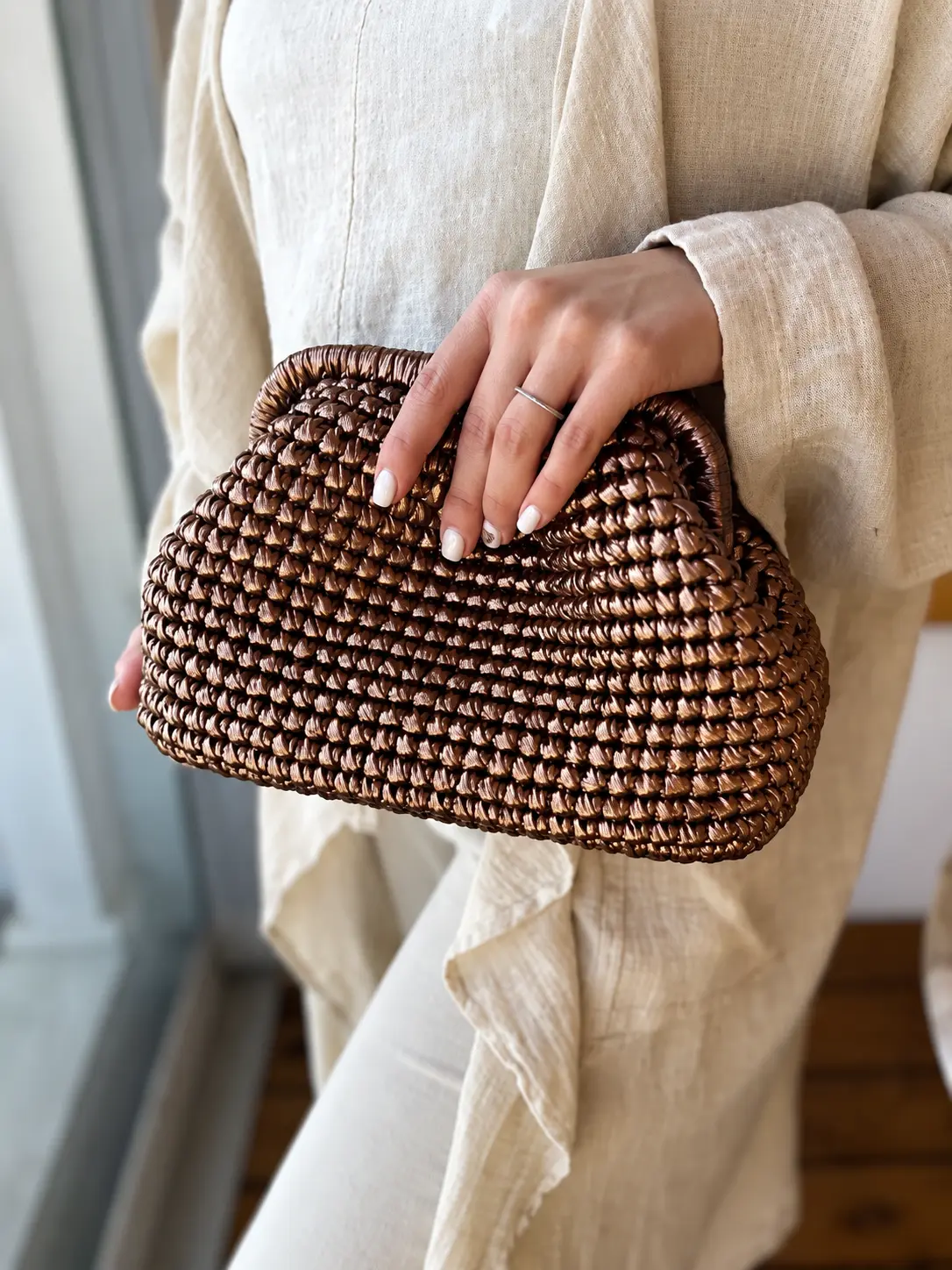 Women's Luxury Compact Weaved Metallic Crochet Clutch Wristlet