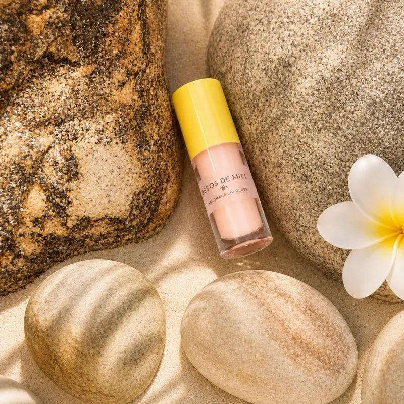 Vainilla con Coco Gloss - Moisturizing Lip Gloss with Vanilla and Coconut Flavor for Smooth and Hydrated Lips