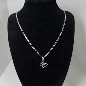 Cadena tejido fígaro con dije de mariposa para niña  plata 925 - 18 inch