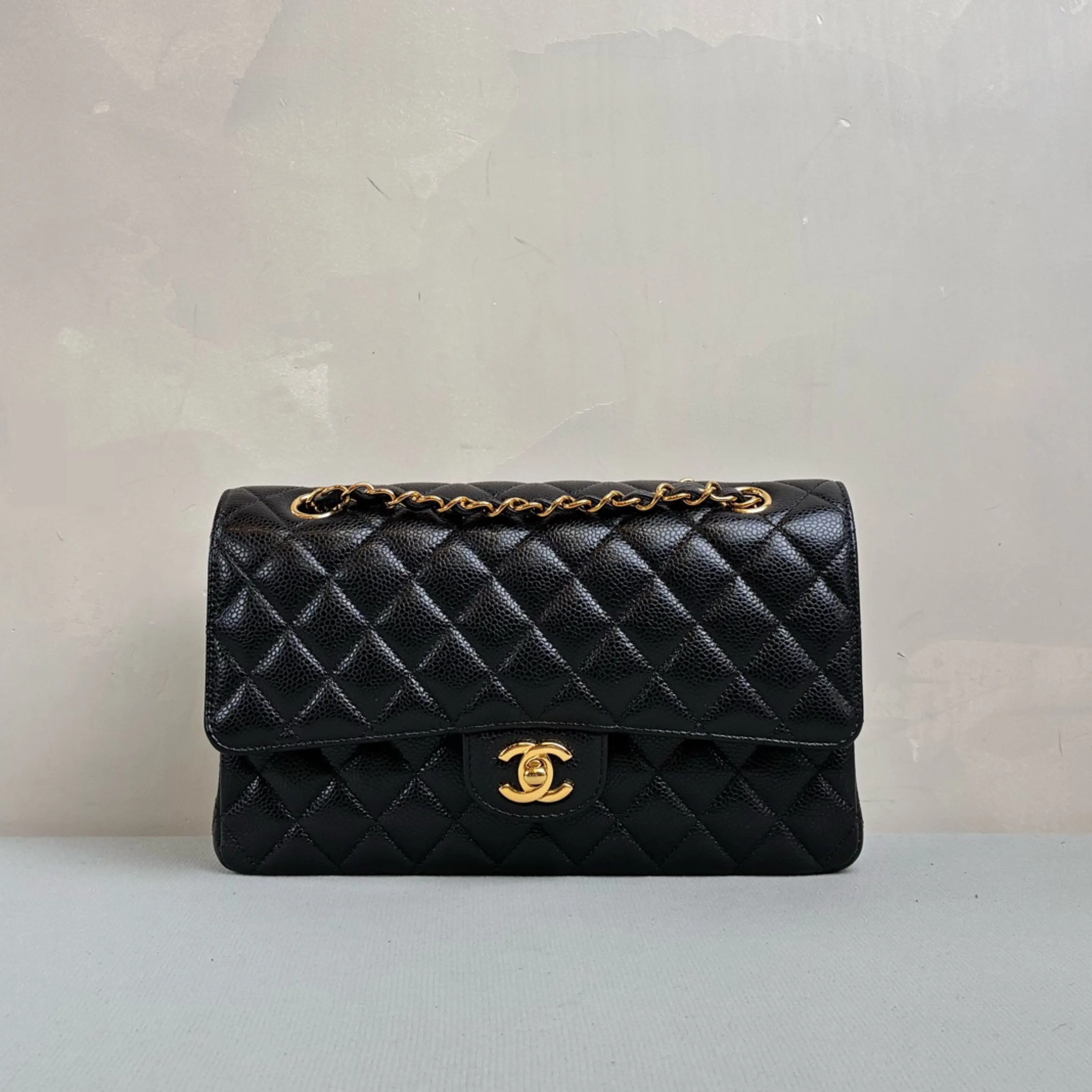 Pre-owned CHANEL cf microchip medium caviar