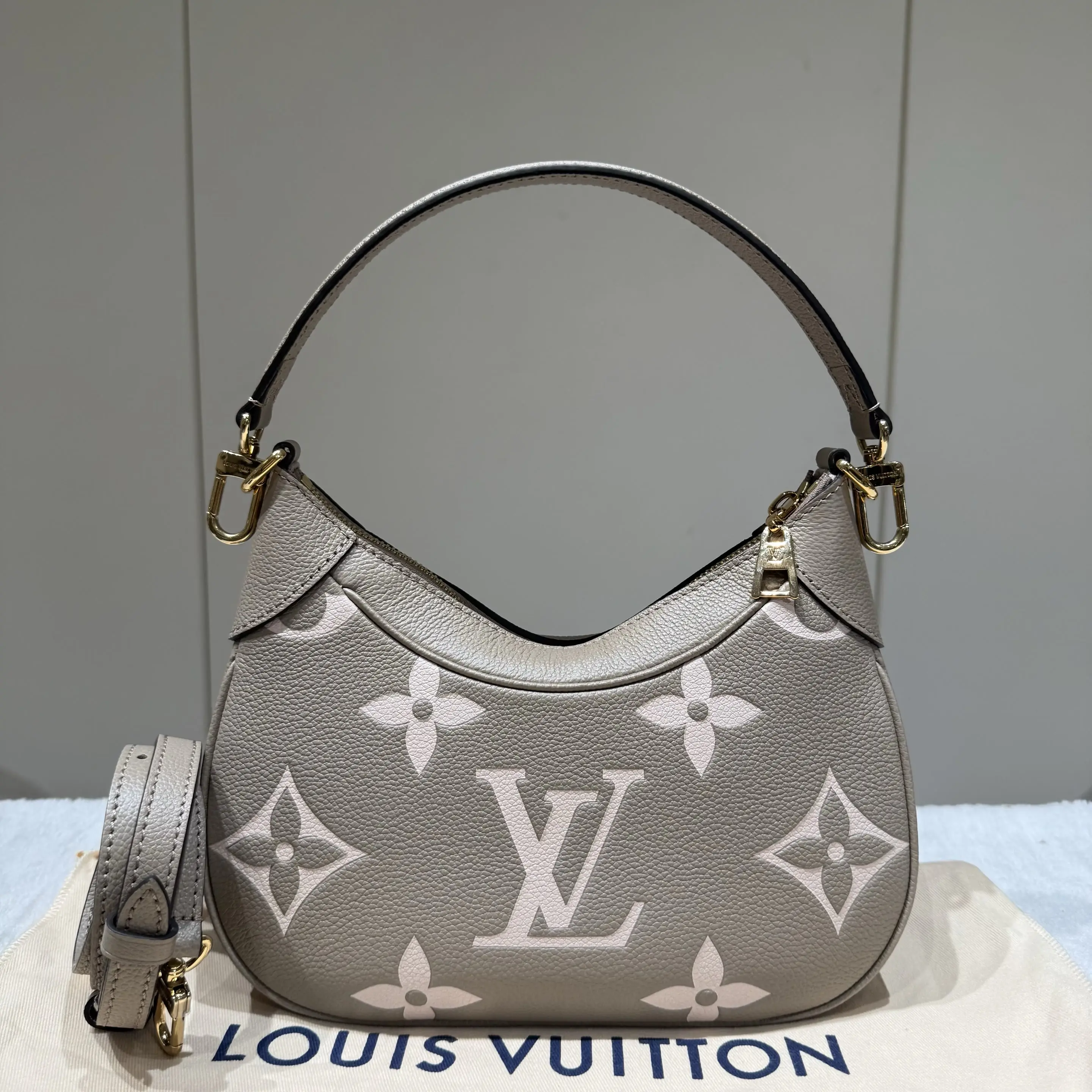 Pre-owned Louis Vuitton canvas Crossbody Bags LV Boulogne Elephant‑Grey Monogram Cowhide Hobo Crossbody Bag, Chip‑Equipped Version 19124388 SH
