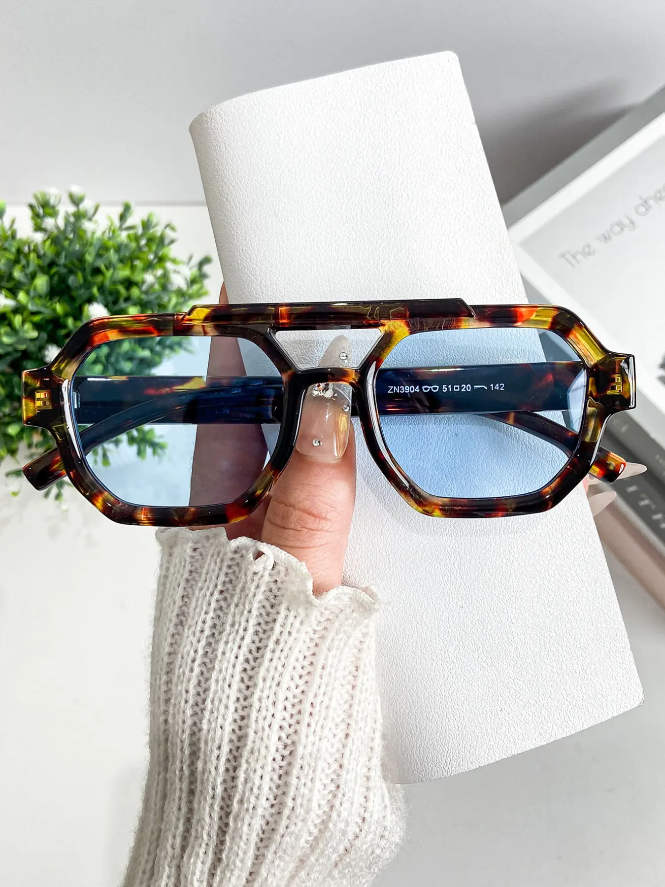 High-Quality Square Glasses, Simple Personalized Dual Bridge Design, Unisex Eyewear for Photography, Travel, Leisure, Daily Wear, Double Bridge Sunglasses