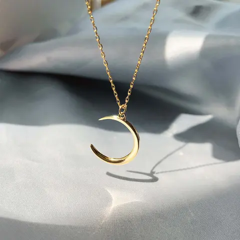 Women's Minimalist Moonstone Clavicle Necklace - Golden-Silver Crescent Moon Pendant, Classic Artificial Gemstone Necklaces & Pendants, Fade Resistant Daily Wear Jewelry Accessory, Slim Chain