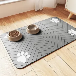 Pet cats and dogs eat diatom mud floor mats, feed splash-proof floor mats, and absorb water and dry quickly.