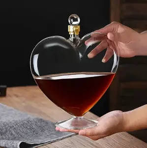 1pc Large Capacity Wine Decanter, Simple Creative Large Glass Heart Wine Decanter, Red Wine Decanter, Creative Love Ornaments, Room Decor, Wine