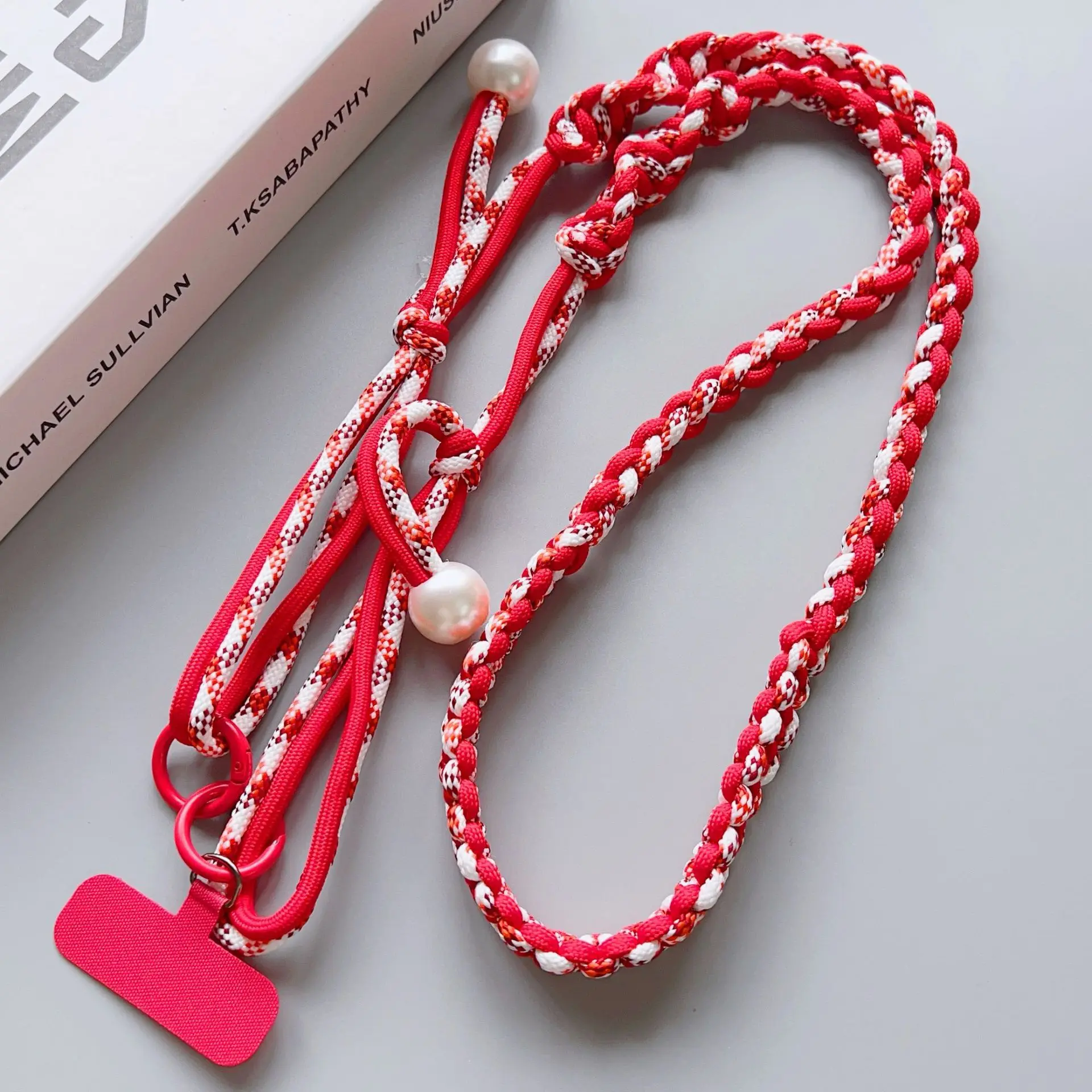 Red and white twisted four