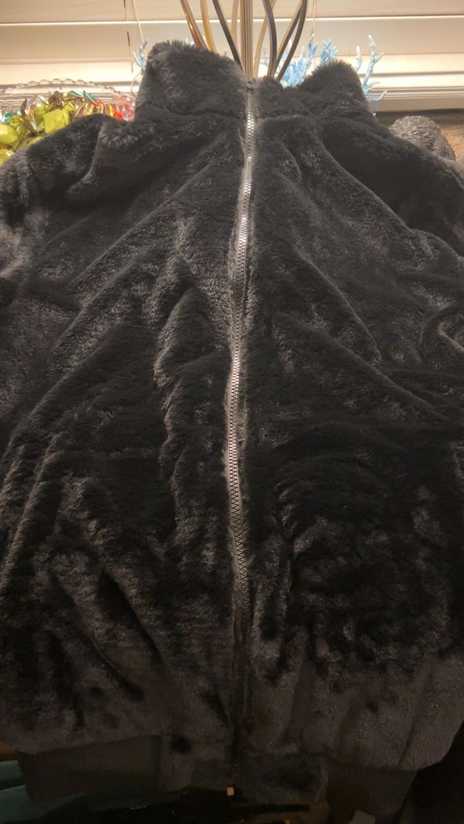 Item: Black, Extra Large