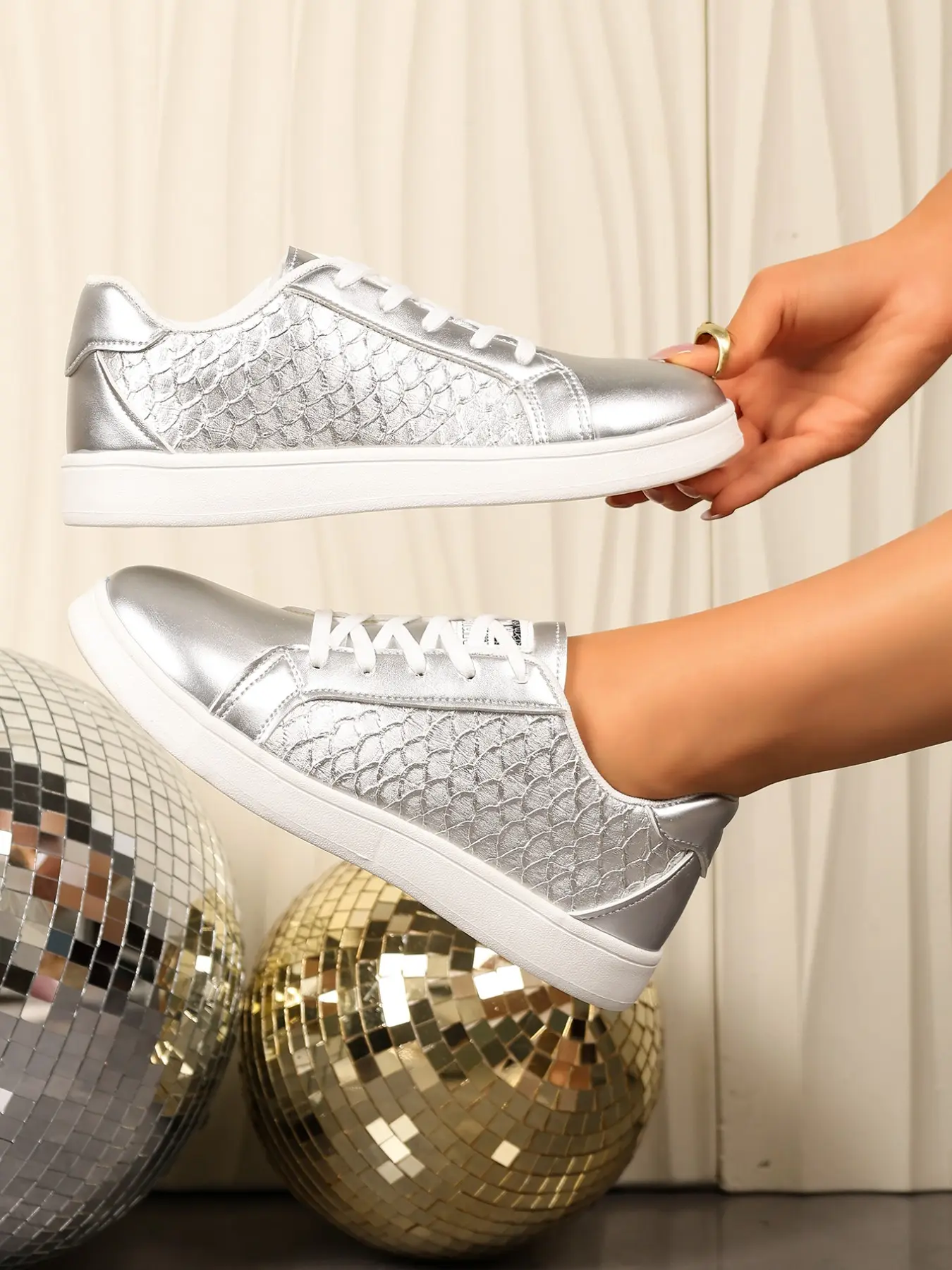2026 New Arrival Women's White Sneakers, PU Leather Lace-Up Casual Shoes, Red Cross Patch Low-Top Trainers, Lightweight Comfortable Non-slip All-Match Footwear For Daily Walking School Work