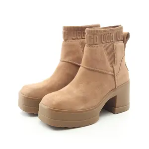 Pre-owned UGG Suede Small Leather Goods Moxy Chelsea Boots