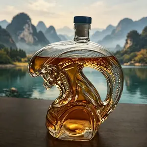Alien Xenomorph Whiskey Decanter, Sci-Fi Theme Liquor Storage, Perfect Gift for Horror Fans, Unique Home Bar Decor, Home Bar Accessories