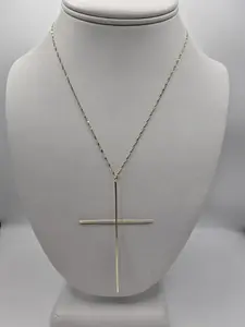 10k Cadena tejida con dije de cruz lisa grande