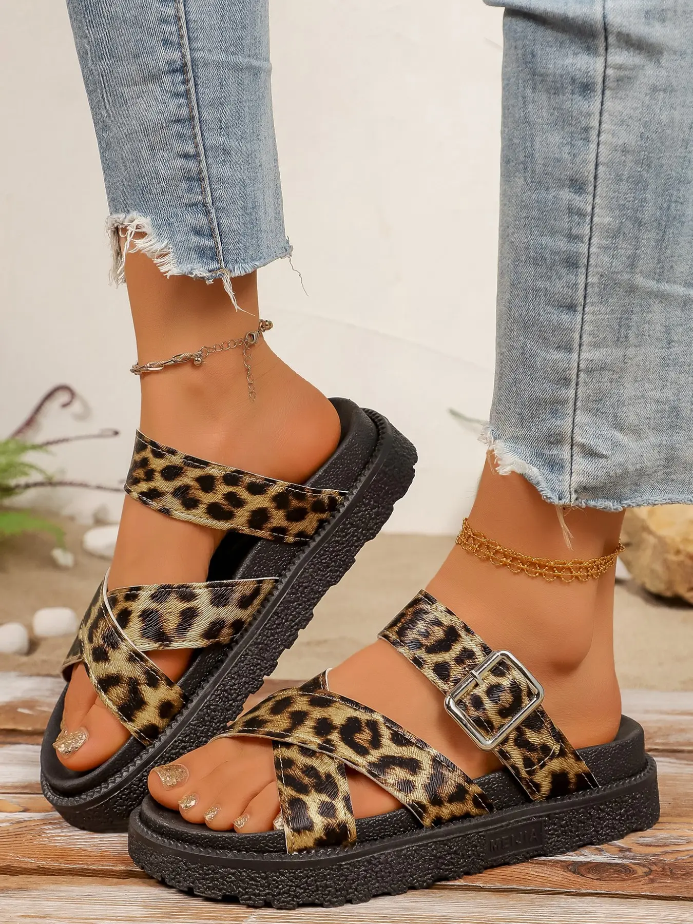 New Women's Fashion Slippers, Cool Casual Style Design, Lightweight Comfortable, Perfect for Home and Outdoor Use, Thick Bottom Slippers, Leopard Pattern Slippers